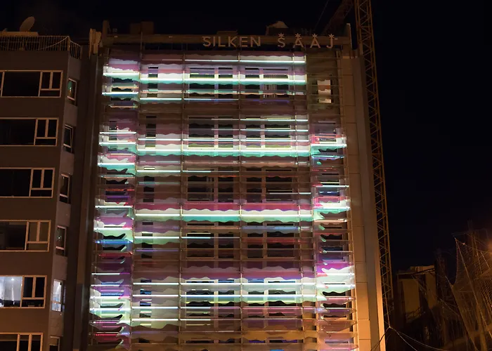 Silken Saaj